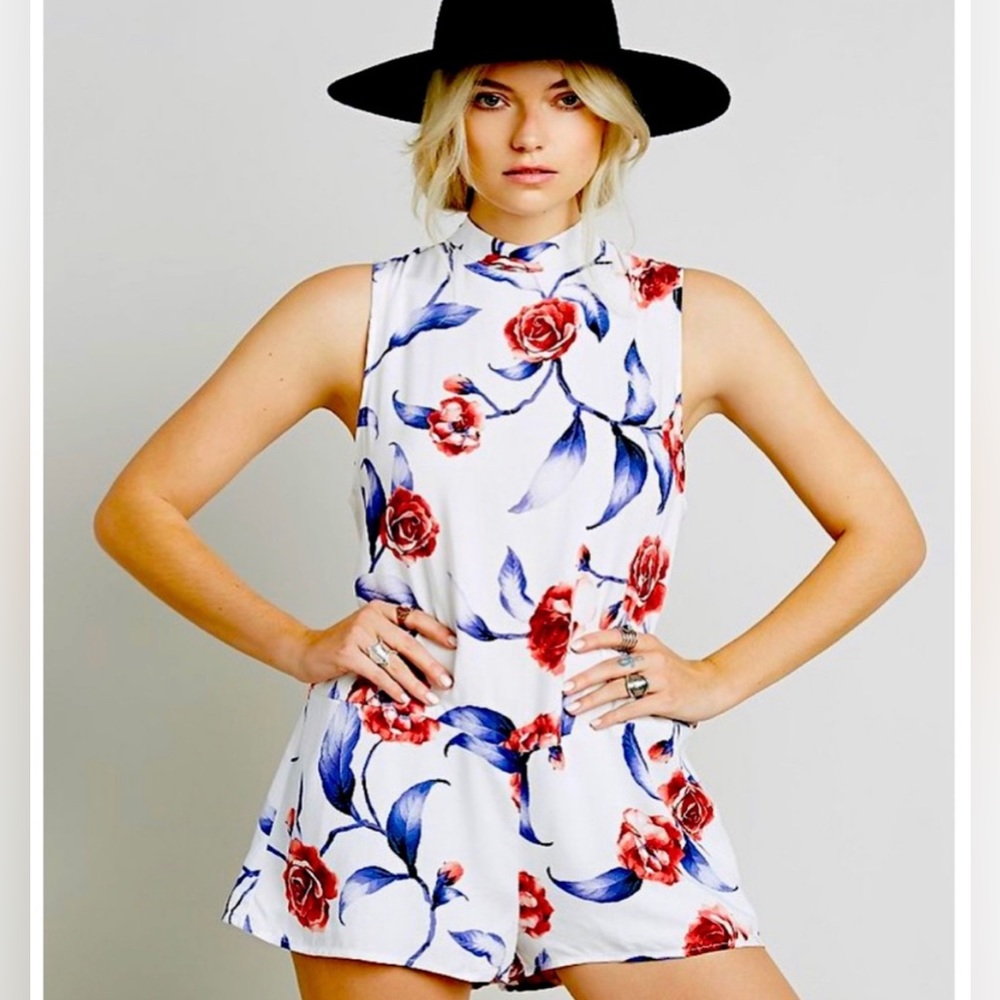 Free People Floral Romper White Blue Red Shorts Boho Cowl Neck Backless M Gift